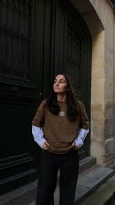 femme portant un vêtement de la marque Trois Touches